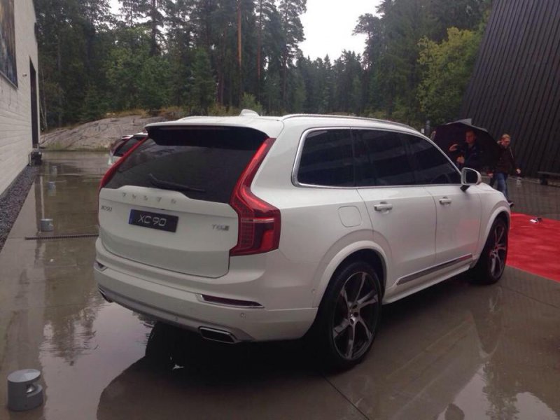 Volvo официально рассекретил второе поколение XC90