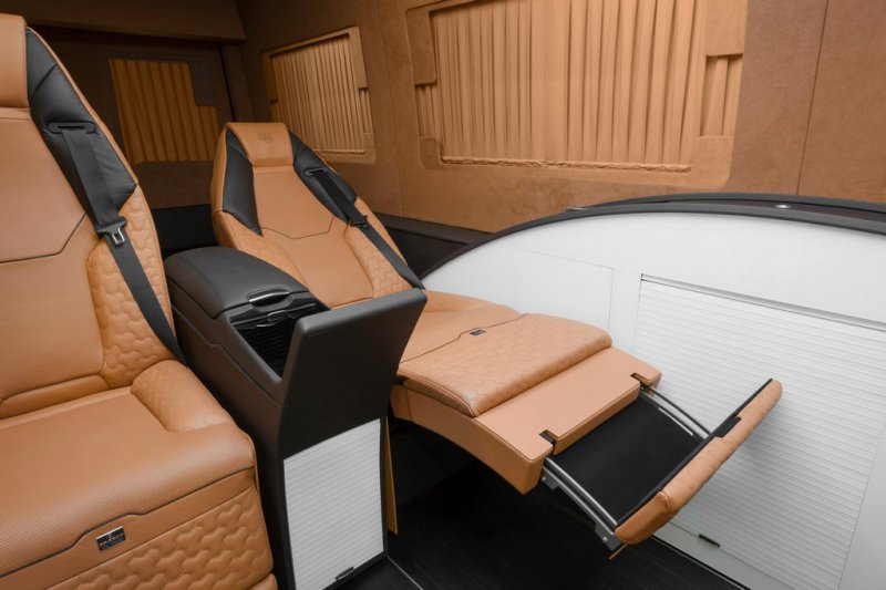 Brabus представил роскошный фургон Business Lounge