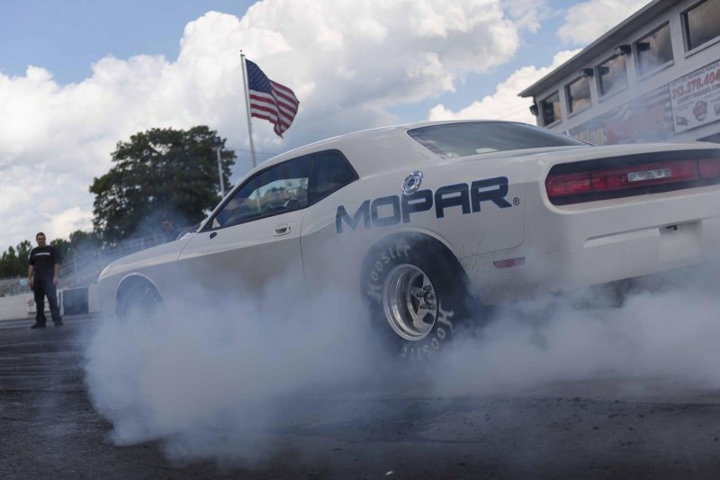 Dodge Challenger Drag Pak оснастили 7,0-литровым двигателем