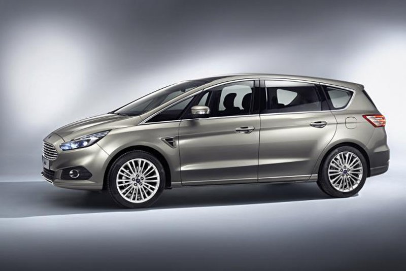 Ford S-Max второго поколения стал более стильным и спортивным