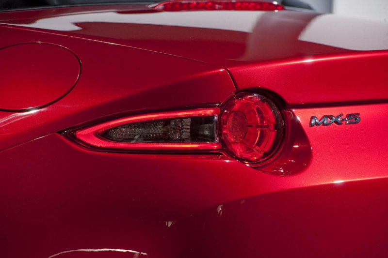 Mazda представила новое поколение родстера MX-5