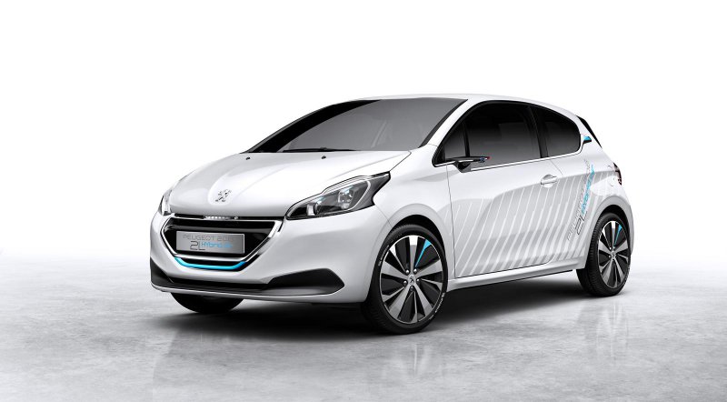 В Париже покажут «воздушный» гибрид Peugeot 208 HYbrid Air 2L