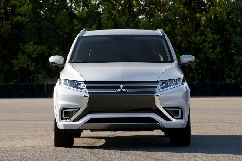 Mitsubishi привезет в Париж Outlander PHEV Concept S