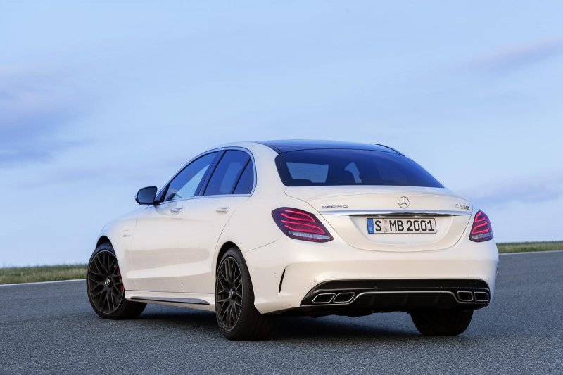 Mercedes презентовал «заряженные» версии C63 AMG и C63 AMG S