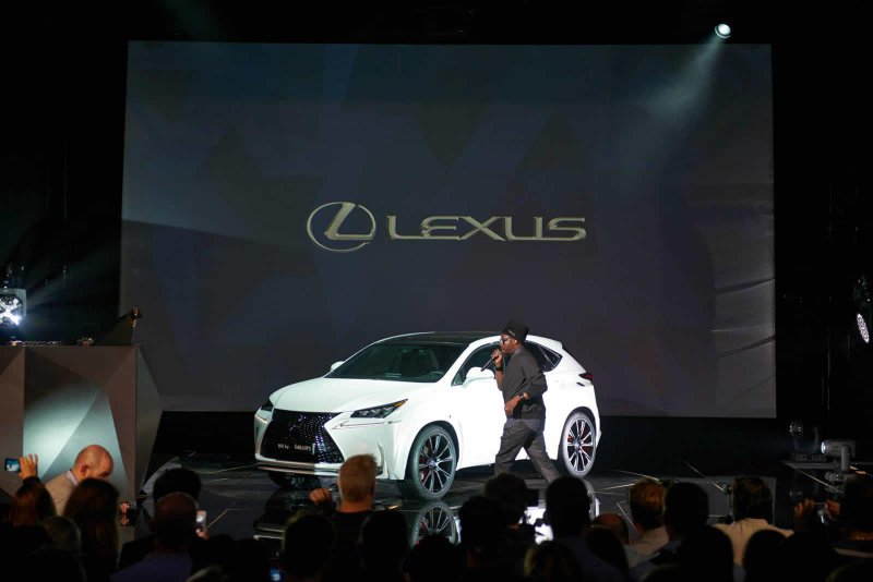 Lexus представил кроссовер NX by will.i.am от Уильяма Адамса