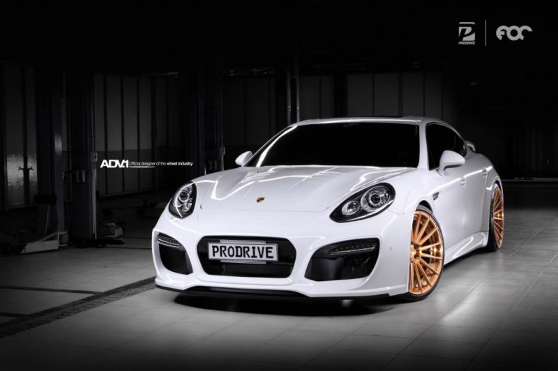 Porsche Panamera в обвесе TechArt GrandGT от ателье Prodrive