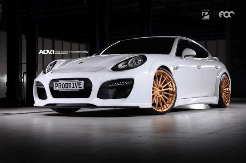 Porsche Panamera в обвесе TechArt GrandGT от ателье Prodrive