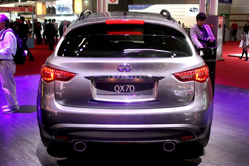 Париж 2014I: Infiniti QX70 оснастили стильным пакетом S Design