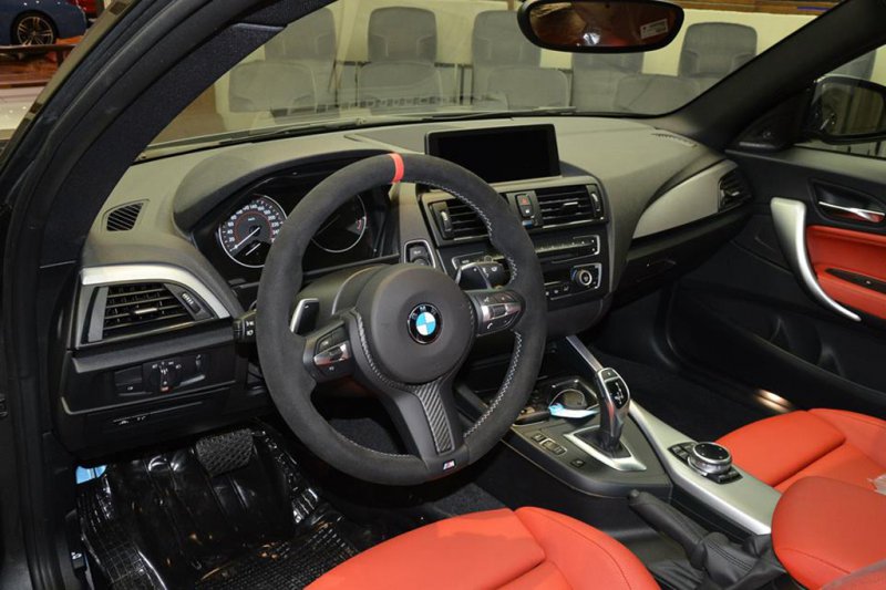 Дилерский центр Абу-Даби продает уникальный BMW M235i M Performance