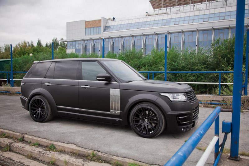 Обвес CLR R на Range Rover LWB от Lumma Design