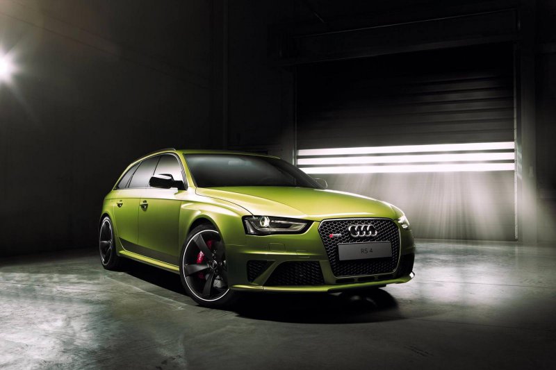 Audi Exclusive представил единичный универсал RS4 Avant