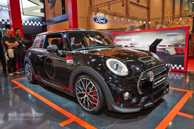 Эссен 2014: MINI Cooper S со спорт-пакетом JCW