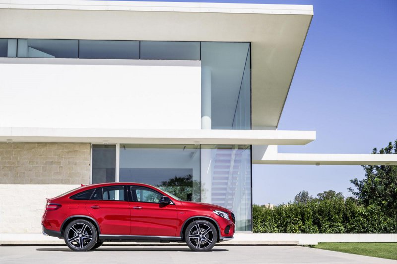 Mercedes-Benz рассекретил новый кроссовер GLE Coupe