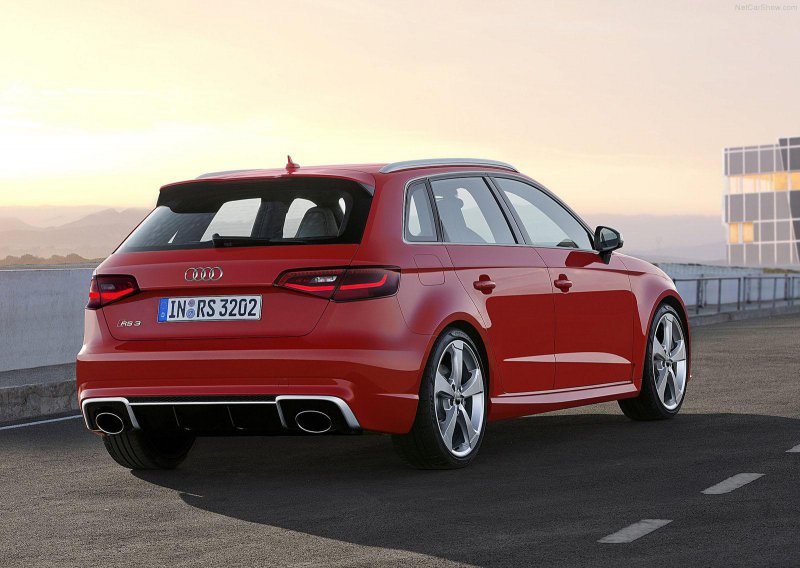 Новый Audi RS3 Sportback стал легче и мощнее