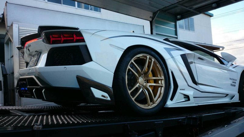 Lamborghini Aventador LP 700-4 в настройке Rowen Japan