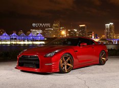 Nissan GT-R на дисках от Strasse Wheels