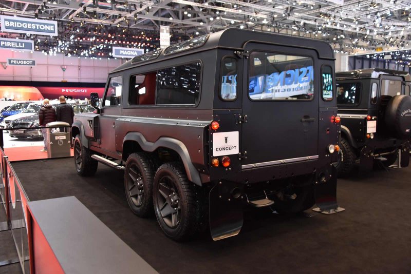 Трехосный Land Rover Defender Flying Huntsman от Kahn Design