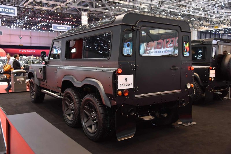 Трехосный Land Rover Defender Flying Huntsman от Kahn Design