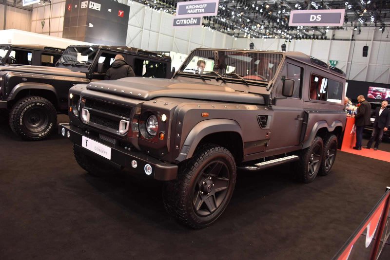 Трехосный Land Rover Defender Flying Huntsman от Kahn Design