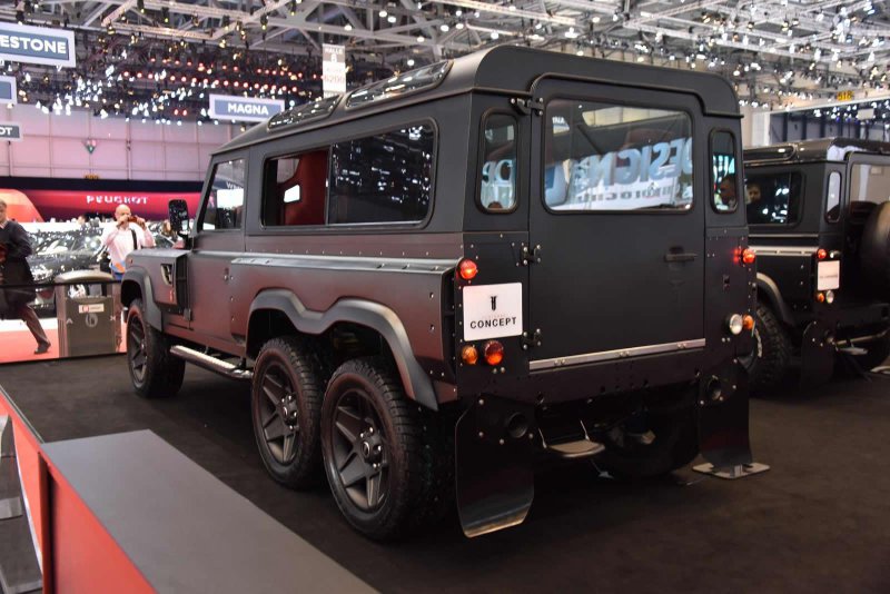 Трехосный Land Rover Defender Flying Huntsman от Kahn Design