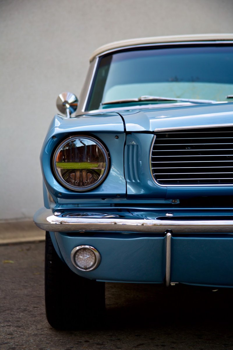 Классический Ford Mustang в исполнении от Revology Cars