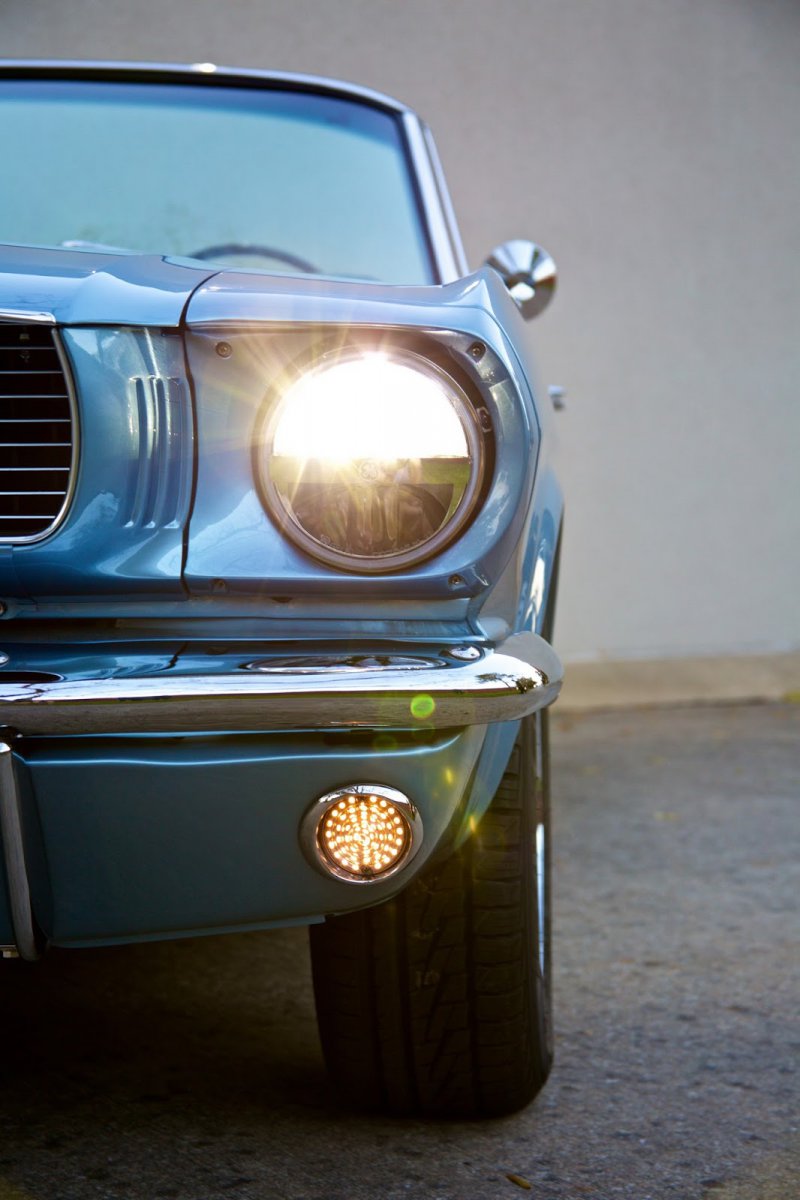 Классический Ford Mustang в исполнении от Revology Cars