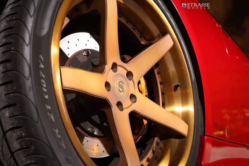 Nissan GT-R на дисках от Strasse Wheels