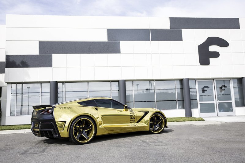 «Золотой» Chevrolet Corvette Stingray от Forgiato