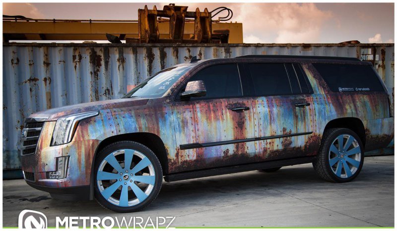 Постапокалиптический Cadillac Escalade Rust Chrome от Metro Wrapz