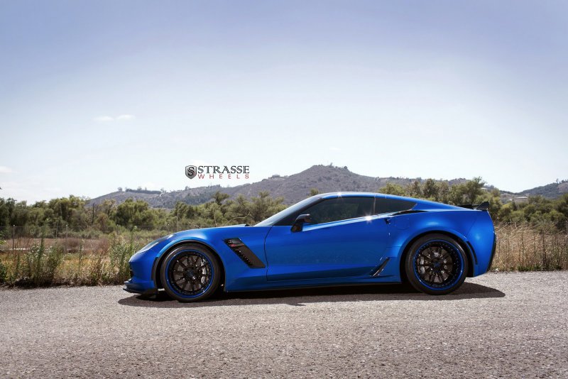 Уникальный Chevrolet Corvette C7 Z06 на дисках Strasse Wheels