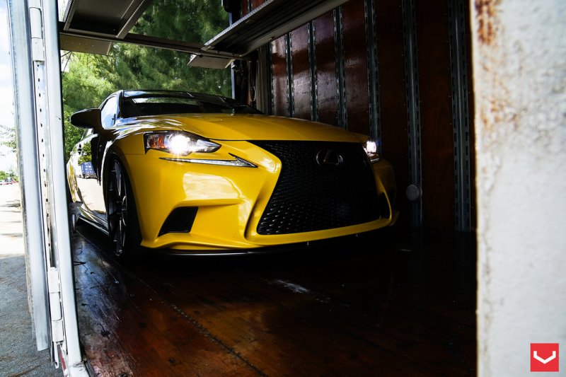 Уникальный Lexus IS 350 F-Sport в обвесе Lexon Exclusive