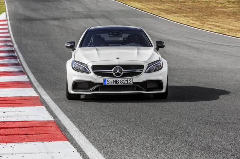 Mercedes-Benz рассекретил «заряженное» купе AMG C 63