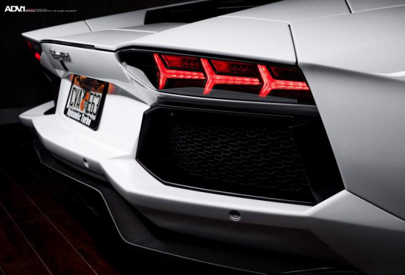 Lamborghini Aventador в обвесе Vorsteiner на дисках ADV.1 