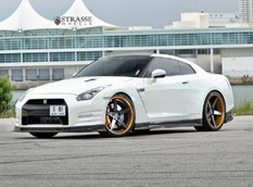 Nissan GT-R в тюнинге Alpha Performance и Strasse Wheels