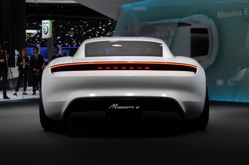 Франкфурт 2015: Porsche показал концепт Mission E