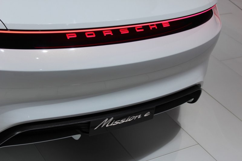 Франкфурт 2015: Porsche показал концепт Mission E