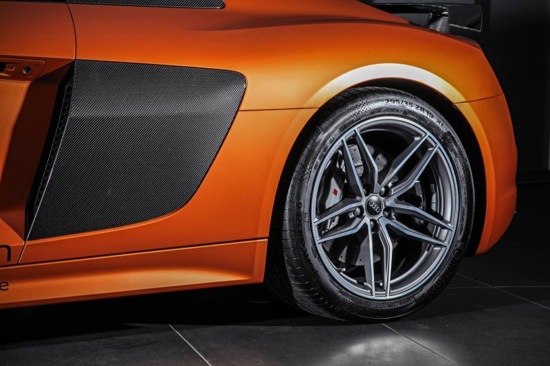 Audi R8 V10 Plus в исполнении HplusB Design