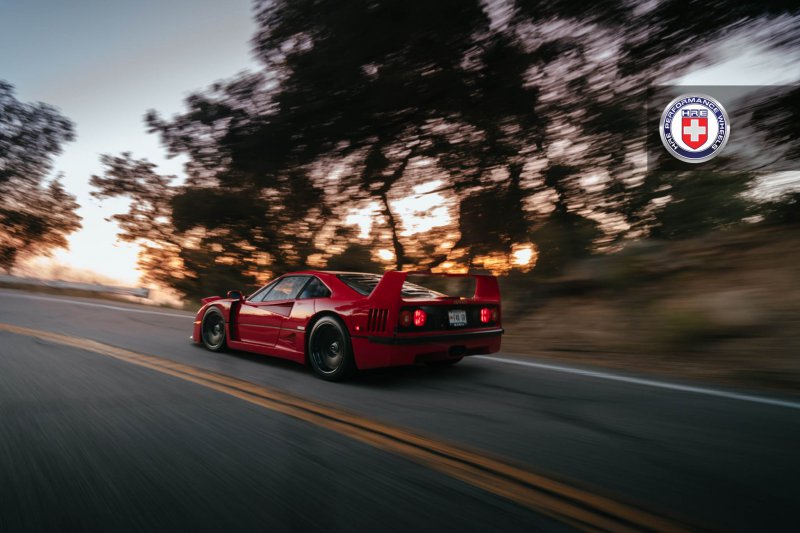 Ferrari F40 на дисках от HRE Wheels