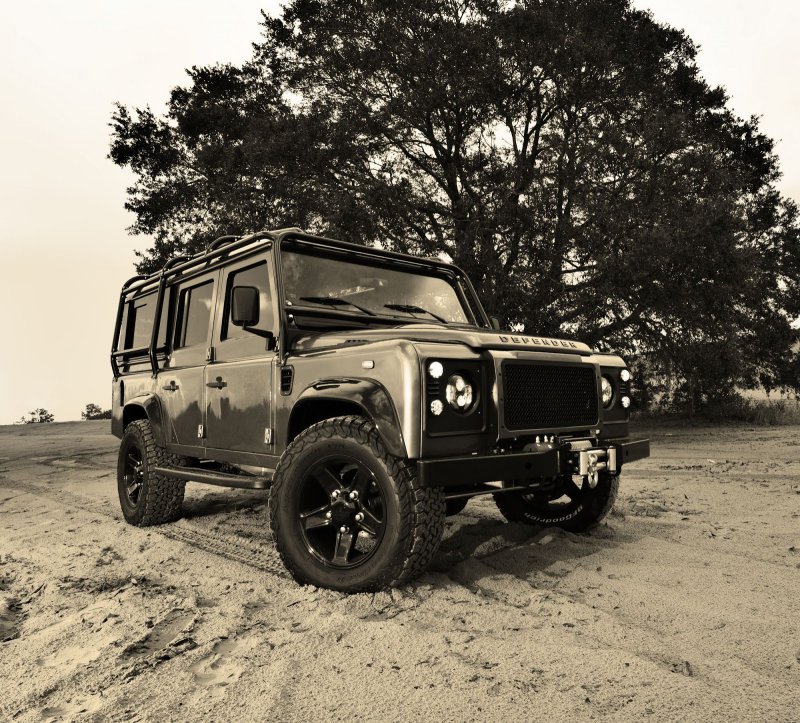 Land Rover Defender от мастеров East Coast Defender