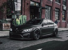 Уникальный BMW M3 в мрачном матово-черном исполнении